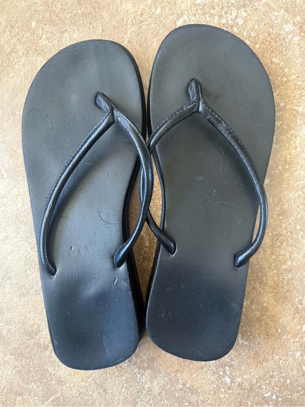 Aldo Women Classic Black Flip Flop Sandals Leather size 7, 38 Good Condition